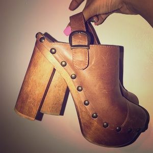 Steve Madden brown clogs